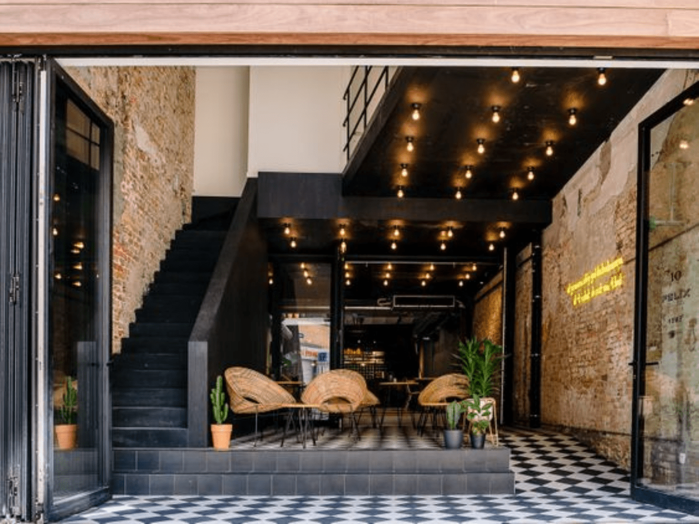 Macchie d'acqua sui pavimenti in legno