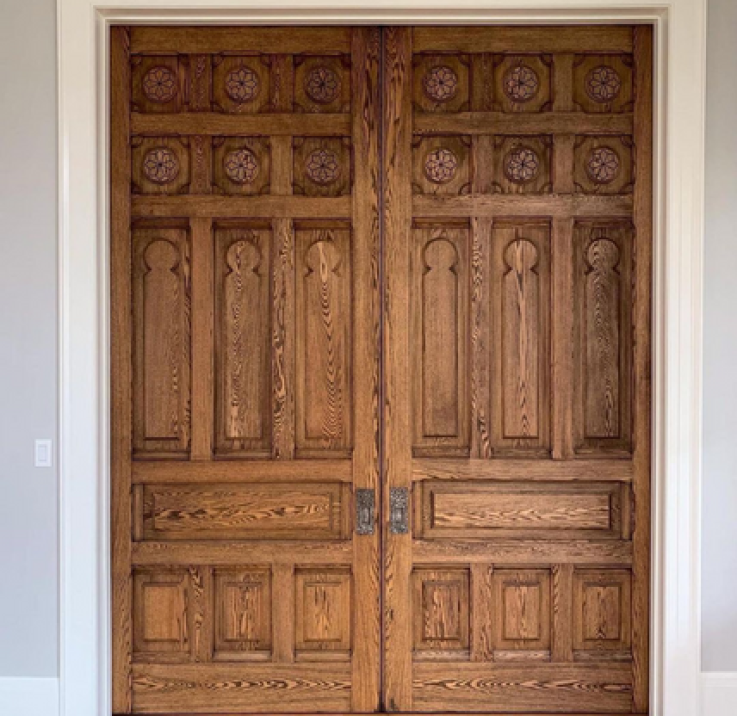 Trattamento e finitura di porte in legno Trattamento e finitura di porte in legno