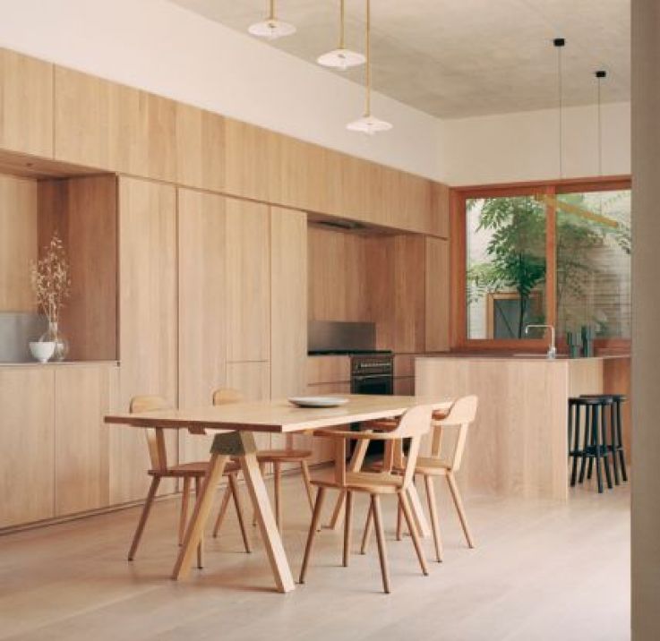 Trattamento e finitura di mobili in legno Trattamento e finitura di mobili in legno