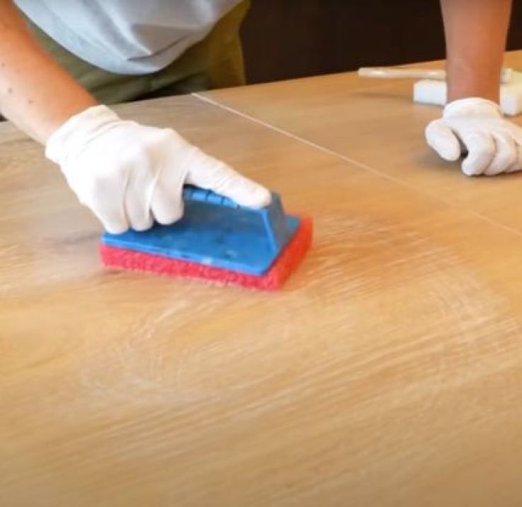 Kit e strumenti pratici per il trattamento delle superfici in legno Kit e strumenti pratici per il trattamento delle superfici in legno